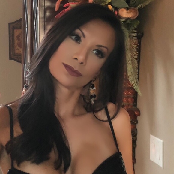 Shop our Closet 💛 ❤️💚💜💙 - Picture 4 of 8